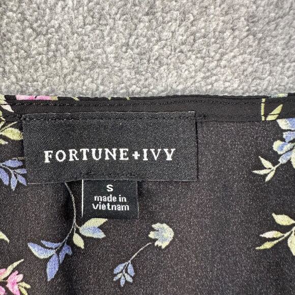 Fortune + Ivy Black Floral V-Neck Blouse Women's Small Short Sleeve Top - Picture 3 of 9